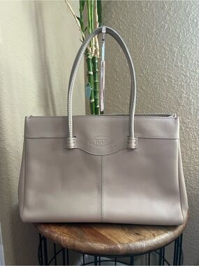 TOD’S MUSHROOM BEIGE SMOOTH LEATHER TOTE BAG